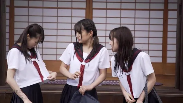 sex luu diep phi 3 em nữ sinh trú mưa gặp phải những kẻ biến thái